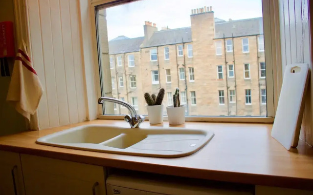 2 Bedroom Bruntsfield Apartment