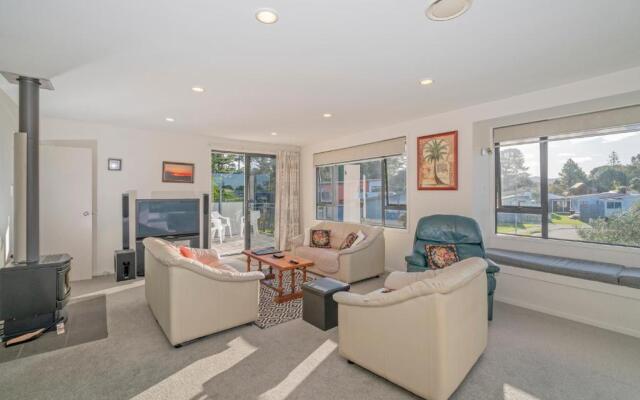 Pauanui Hangar Retreat - Pauanui Holiday Home