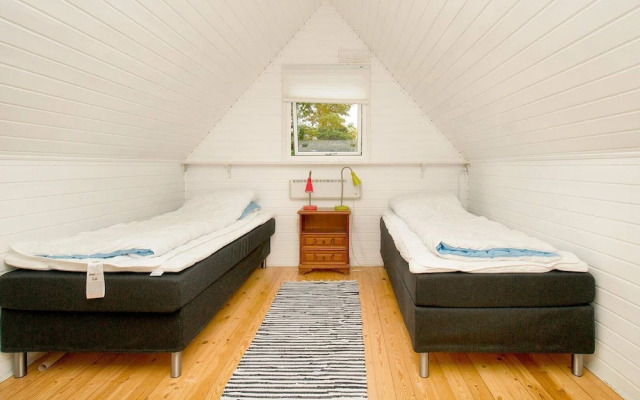 6 Person Holiday Home in Follenslev