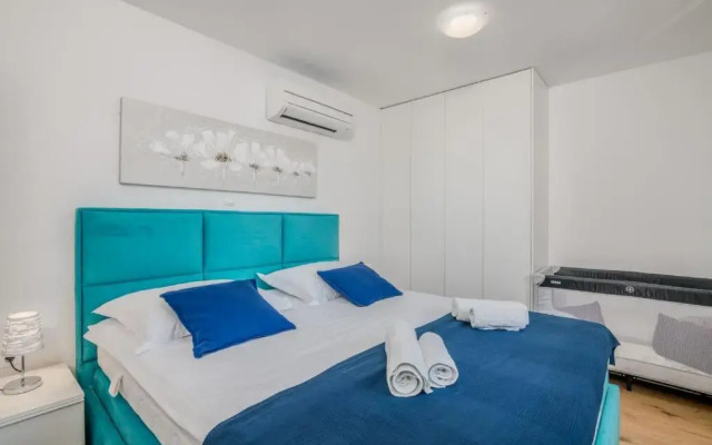 Elle Luxury Apartments Vanta?I?I