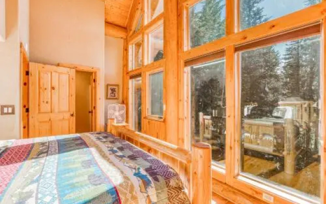 Skiing Bear Chalet