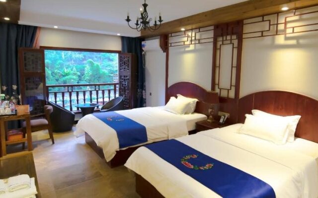 Fenghuang Tujia Ethnic Minority River View Hotel