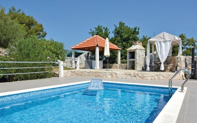 Nice Home in Kucice With Wifi and 4 Bedrooms