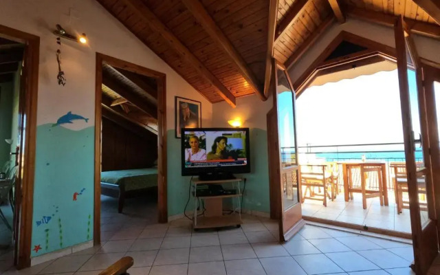 Loft apartment 20m from sea