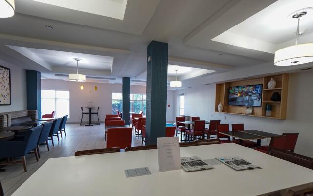 Holiday Inn Express and Suites Savannah - Midtown by IHG
