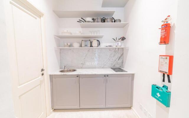 AF 1 - Modern 1BR duplex