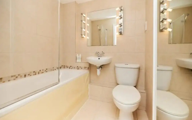 The Holland Park Crib - Classy 2bdr House