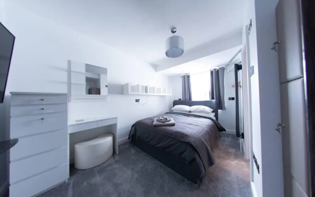 Luxury 3-bed Apartment in Bournemouth Nr Beach