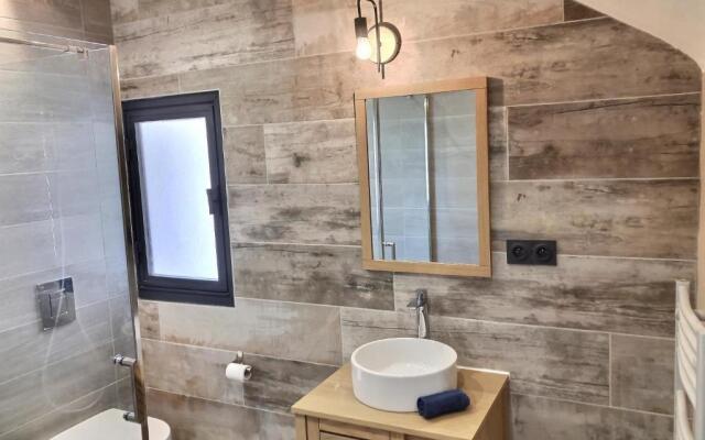 Studio tout confort, terrasse, calme Moustiers #7