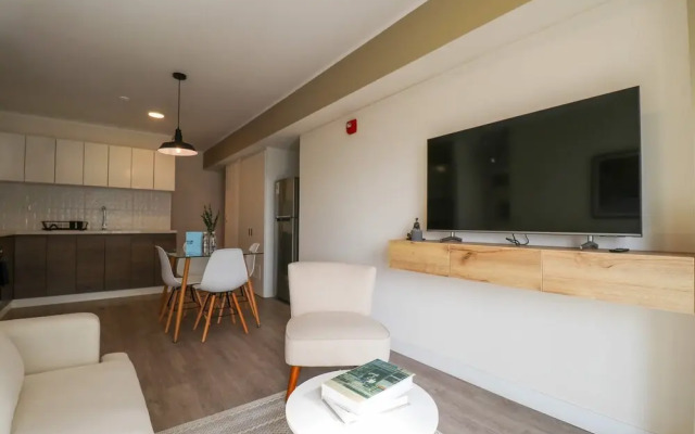 w Exceptional 2BR w Balcony in Barranco
