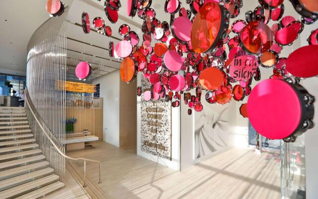 HALL Arts Hotel Dallas, Curio Collection by Hilton