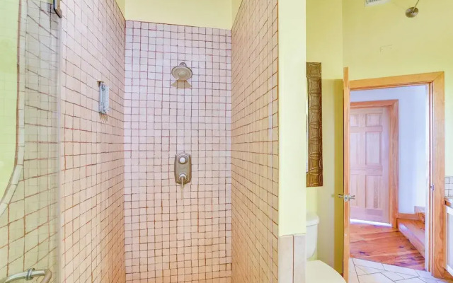 Oceanfront Home w/ Beach Access in Galveston