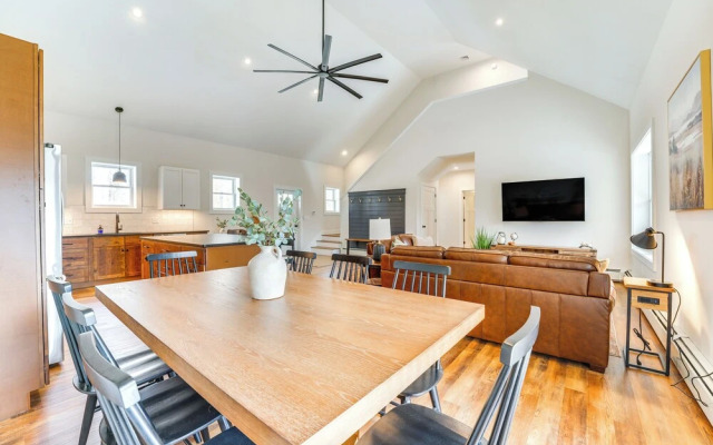 Walk to Beach & Sebago Lake: Luxe Family Getaway!