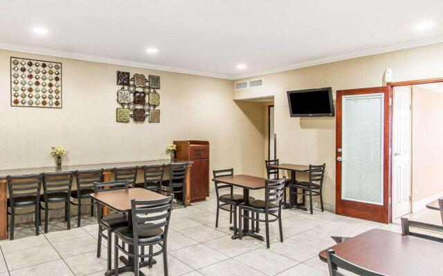 Studio 6 Mesa, AZ – Near Downtown & Sloan Park