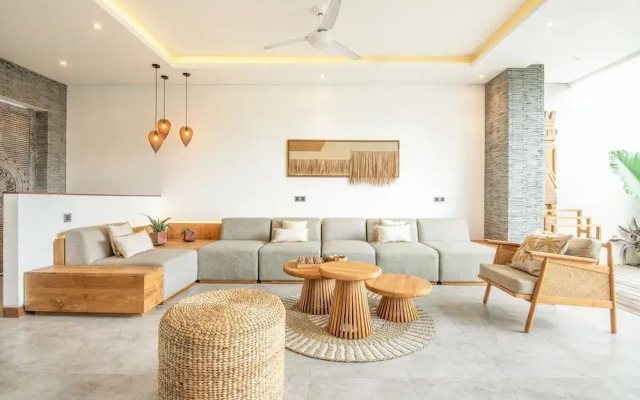 Coastal Comfort: Cozy 4BR Villa, 5 Min Walk to Finns Beach