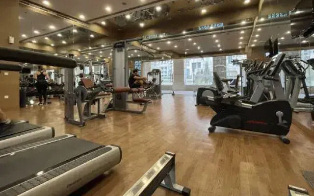 Dubai Mall short walk large studio | Balcony