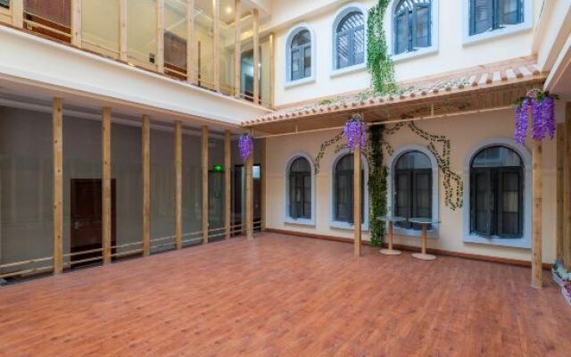 Home Inn Huayi Hotel