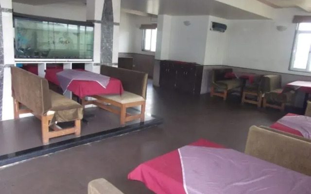 Hotel Trimurti Pride