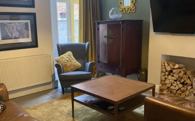 Refurbished 3 Bed House in Manchester