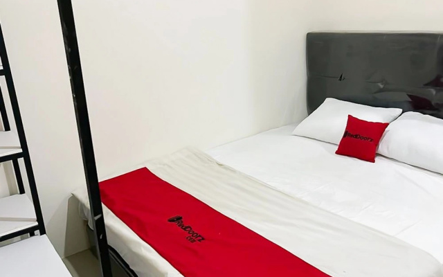 RedDoorz near Sungai Panas Batam – Guest Rooms – Batam