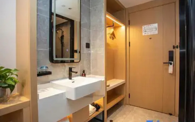 VX Hotel (Shanghai Beiwaitan Ningguo Road Subway Station)