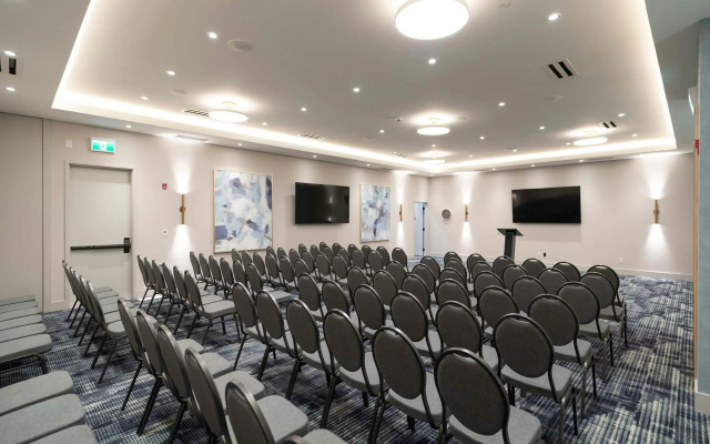 Sandman Signature Winnipeg Airport Hotel & Suites