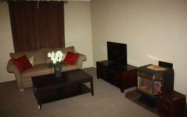 Outpost Motel & Kitchenette Suites