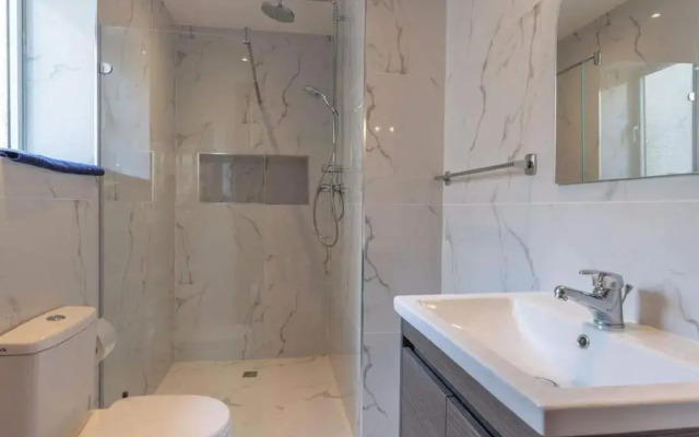 Spacious 4-Bedrooms Townhouse in Tas-Sliema