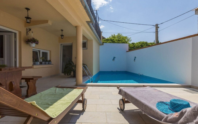 Lovely Holiday House With Private Swimming Pool & Terrace