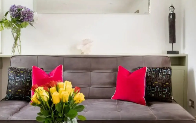 Stylish Apartment With Private Rooftop in Covent Garden