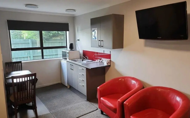 Academy Lodge Motel