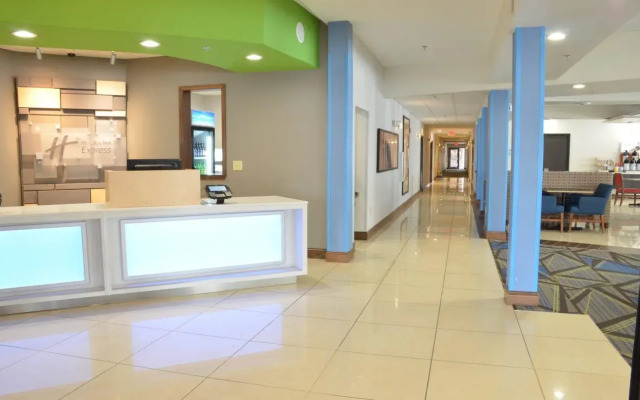 Holiday Inn Express Waterloo-Cedar Falls