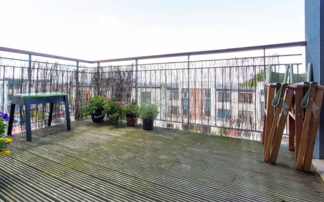 2 Bedroon Apartment With Balcony And Seaviews