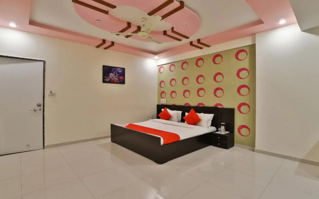 Maahi Palace By OYO Rooms