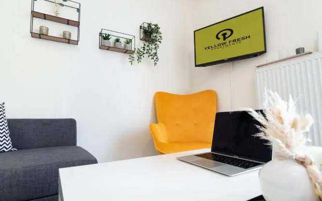 Yellow Fresh Apartment 2