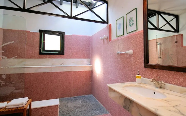 Comfortable Villa in Haría With Swimming Pool