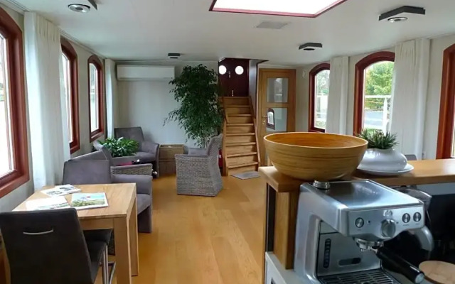 B&B Barge Johanna