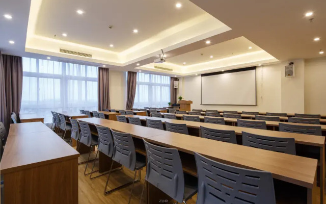 7 Days Premium (Chongqing Liangping People's Square Center)