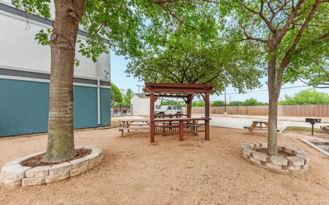 Quality Inn near SeaWorld - Lackland