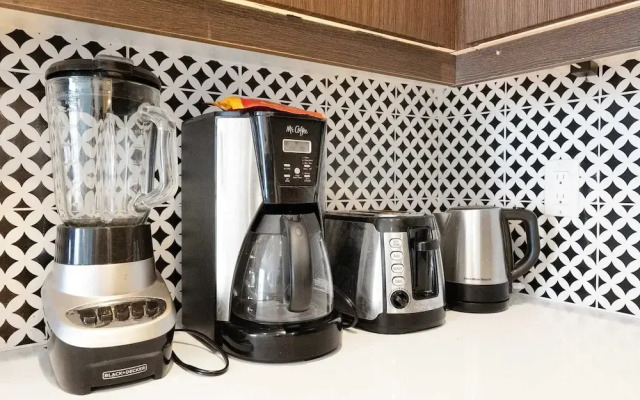 Stylish 2BR Family Apartment by Dtla
