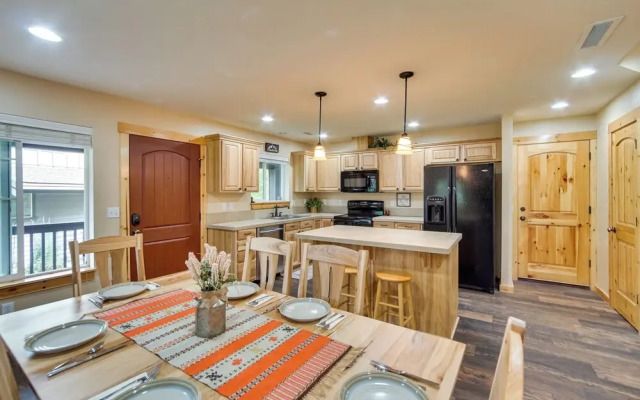 Cozy Ronald Retreat w/ Community Amenities!