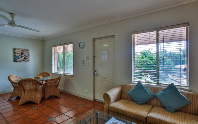 Moonlight Bay Suites