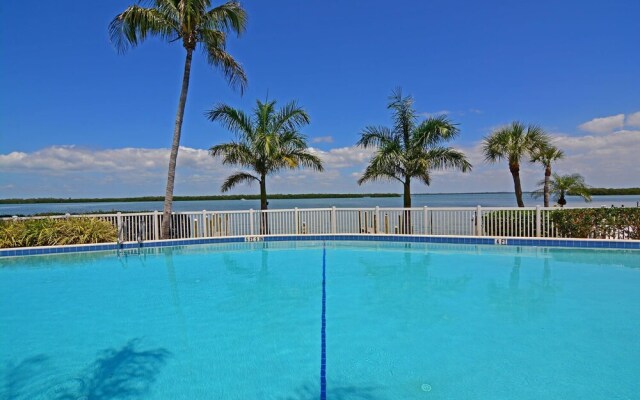 Harbor Villa Club 205