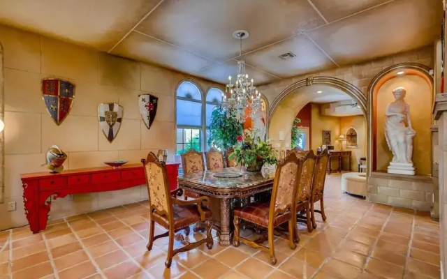 Villa Gordal - Enormous Villa in las Vegas with 39 Sleeps