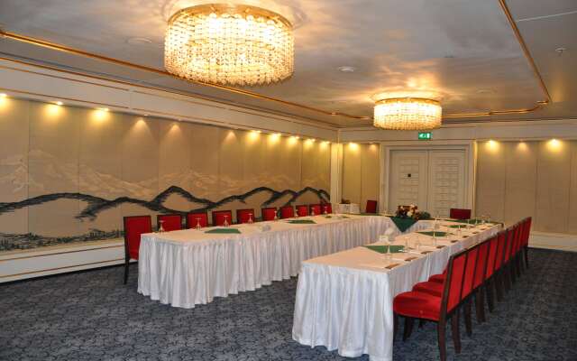 Royal Tulip Alrasheed Hotel