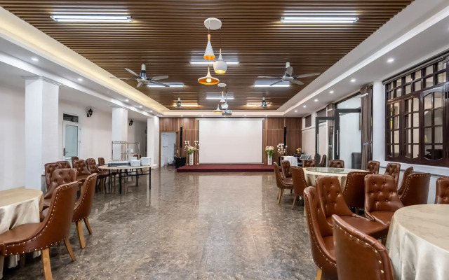 Van Xuan Royal Hotel