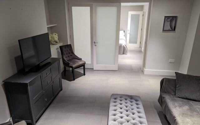Captivating 1-bed Apartment in Bath With Parking