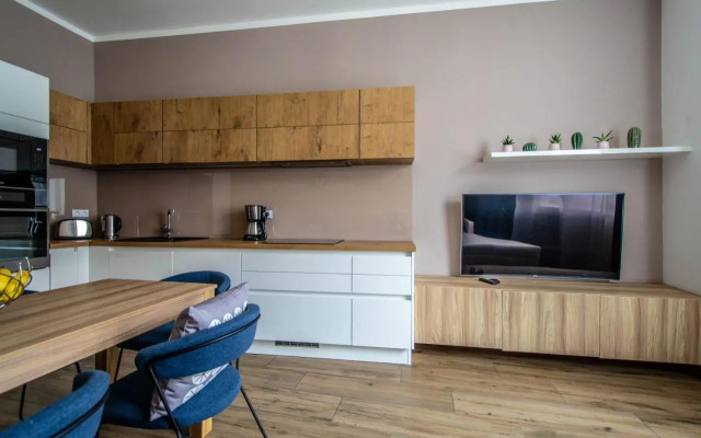 Executive Bright Apt. by Ruterra
