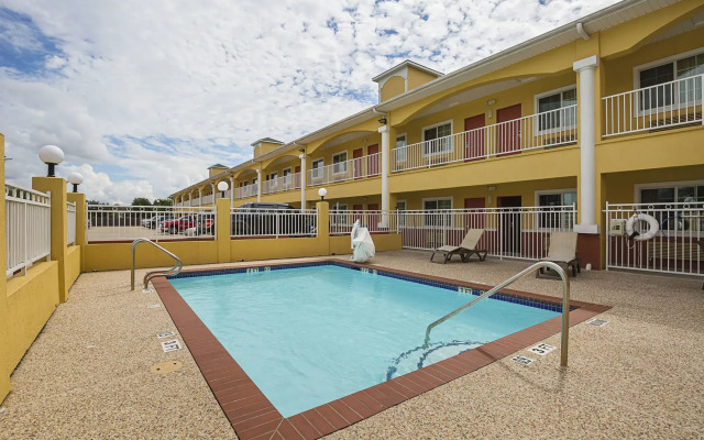 Scottish Inn & Suites Baytown