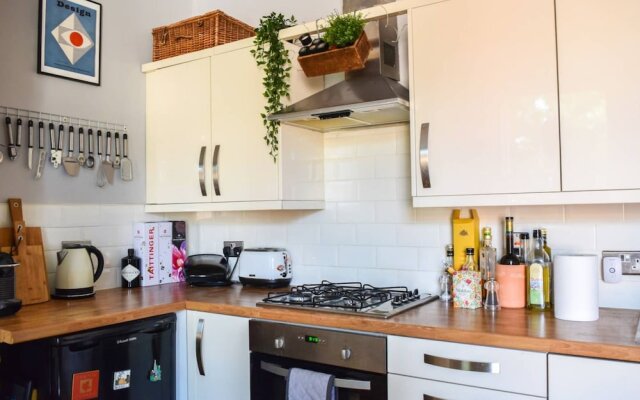 1 Bedroom Flat Close To Clapton Station